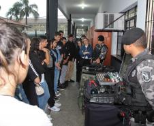 Alunos do Colégio da Vila Militar de Maringá visitam QCG