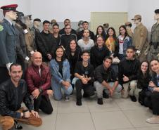 Alunos do Colégio da Vila Militar de Maringá visitam QCG