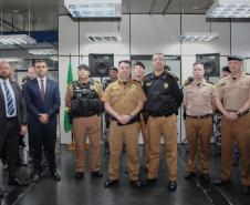Os visitantes têm a chance de ver de perto documentos históricos 