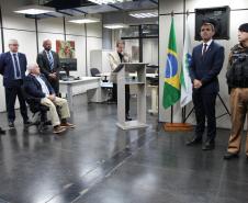 Os visitantes têm a chance de ver de perto documentos históricos 