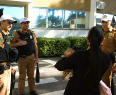 BPTRAN RECEBE VISITA DE RECÉM-NASCIDO SALVA POR POLICIAIS