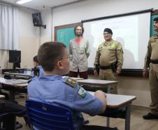 Comandante-geral da PMPR visita 4º Colégio da PM em Maringá