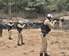 POLICIAIS MILITARES DO BATALHÃO DE POLÍCIA DE TRÂNSITO PARTICIPAM DE INSTRUÇÃO DE ARMAS PORTÁTEIS