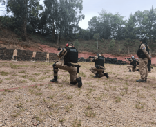 POLICIAIS MILITARES DO BATALHÃO DE POLÍCIA DE TRÂNSITO PARTICIPAM DE INSTRUÇÃO DE ARMAS PORTÁTEIS