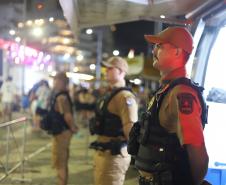 O policiamento ostensivo esteve presente nos locais de maior movimento, como praias, praças e eventos públicos, garantindo a segurança durante os shows e queima de fogos.