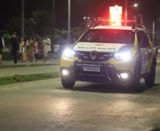 O policiamento ostensivo esteve presente nos locais de maior movimento, como praias, praças e eventos públicos, garantindo a segurança durante os shows e queima de fogos.