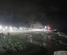 O policiamento ostensivo esteve presente nos locais de maior movimento, como praias, praças e eventos públicos, garantindo a segurança durante os shows e queima de fogos.