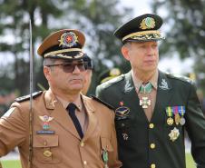 Comandante-Geral da PMPR recebe Medalha do Exército em solenidade 