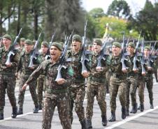 Comandante-Geral da PMPR recebe Medalha do Exército em solenidade 