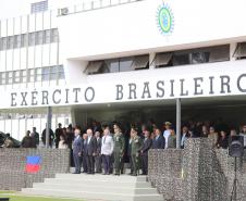 Comandante-Geral da PMPR recebe Medalha do Exército em solenidade 