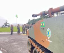Comandante-Geral da PMPR recebe Medalha do Exército em solenidade 