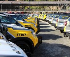 Investimento de R$ 63 milhões: Ratinho Junior entrega 431 motos e viaturas para a PMPR