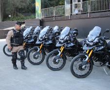 Investimento de R$ 63 milhões: Ratinho Junior entrega 431 motos e viaturas para a PMPR