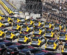Investimento de R$ 63 milhões: Ratinho Junior entrega 431 motos e viaturas para a PMPR