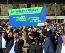 Investimento de R$ 63 milhões: Ratinho Junior entrega 431 motos e viaturas para a PMPR