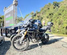 Investimento de R$ 63 milhões: Ratinho Junior entrega 431 motos e viaturas para a PMPR