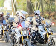 Investimento de R$ 63 milhões: Ratinho Junior entrega 431 motos e viaturas para a PMPR