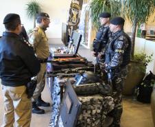 Exposição "Exemplos que Arrastam" celebra 171 anos da Polícia Militar do Paraná em shoppings de Curitiba
