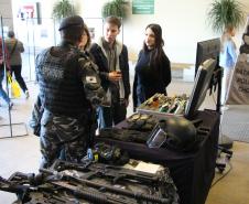 Exposição "Exemplos que Arrastam" celebra 171 anos da Polícia Militar do Paraná em shoppings de Curitiba