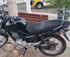 Condutor é preso com droga e motocicleta com sinais identificadores adulterados durante operação do BPTran