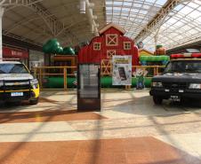 Exposição "Exemplos que Arrastam" da PMPR chega ao Shopping Estação