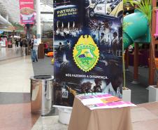 Exposição "Exemplos que Arrastam" da PMPR chega ao Shopping Estação