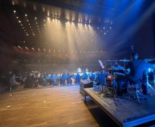 Com o tema “Vozes”, o espetáculo trouxe ao palco uma coletânea musical que revisita a trajetória da banda