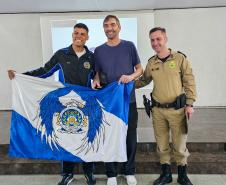 PMPR realiza torneio de vôlei com presença de atleta campeão pela seleção brasileira