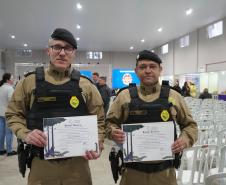 A Polícia Militar do Paraná também participa ativamente da feira, garantindo a segurança de todos os visitantes e mantendo um estande de exposição