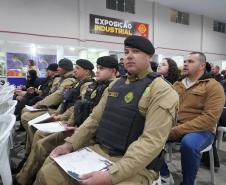 A Polícia Militar do Paraná também participa ativamente da feira, garantindo a segurança de todos os visitantes e mantendo um estande de exposição