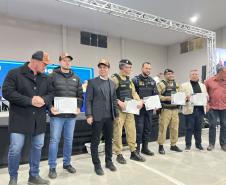 A Polícia Militar do Paraná também participa ativamente da feira, garantindo a segurança de todos os visitantes e mantendo um estande de exposição