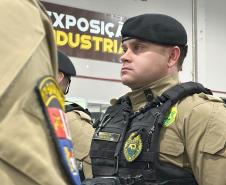 A Polícia Militar do Paraná também participa ativamente da feira, garantindo a segurança de todos os visitantes e mantendo um estande de exposição