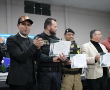 A Polícia Militar do Paraná também participa ativamente da feira, garantindo a segurança de todos os visitantes e mantendo um estande de exposição