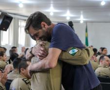 PMPR realiza torneio de vôlei com presença de atleta campeão pela seleção brasileira