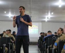 PMPR realiza torneio de vôlei com presença de atleta campeão pela seleção brasileira