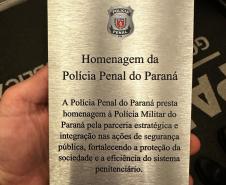 Comandante-Geral da PMPR recebe homenagem da Polícia Penal em solenidade do sistema penitenciário