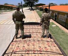 Polícia Militar do Paraná apreende quinze mil pacotes de cigarros contrabandeados em Guaíra