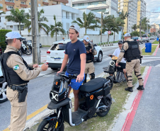 Comandante-Geral da PMPR e SESP acompanham blitz educativa de trânsito em Caiobá