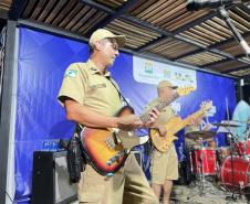 Com grande público presente, a apresentação aconteceu no estande da emissora, transformando a noite em um verdadeiro espetáculo musical à beira-mar