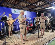 Com grande público presente, a apresentação aconteceu no estande da emissora, transformando a noite em um verdadeiro espetáculo musical à beira-mar