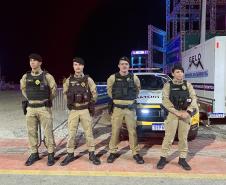 Mesmo com a chuva que caiu durante parte da apresentação, o público permaneceu no local