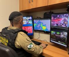 Mesmo com a chuva que caiu durante parte da apresentação, o público permaneceu no local