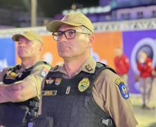 Mesmo com a chuva que caiu durante parte da apresentação, o público permaneceu no local