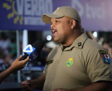 Com grande público presente, a apresentação aconteceu no estande da emissora, transformando a noite em um verdadeiro espetáculo musical à beira-mar