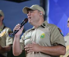 Com grande público presente, a apresentação aconteceu no estande da emissora, transformando a noite em um verdadeiro espetáculo musical à beira-mar