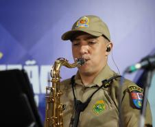 Com grande público presente, a apresentação aconteceu no estande da emissora, transformando a noite em um verdadeiro espetáculo musical à beira-mar