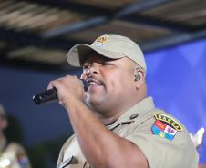 Com grande público presente, a apresentação aconteceu no estande da emissora, transformando a noite em um verdadeiro espetáculo musical à beira-mar