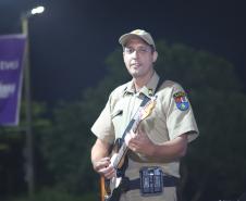 Com grande público presente, a apresentação aconteceu no estande da emissora, transformando a noite em um verdadeiro espetáculo musical à beira-mar