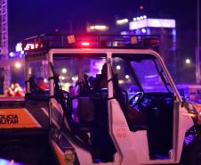 Mesmo com a chuva que caiu durante parte da apresentação, o público permaneceu no local