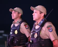 Mesmo com a chuva que caiu durante parte da apresentação, o público permaneceu no local